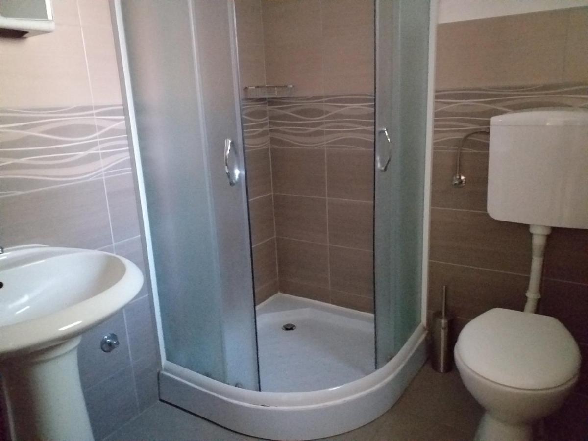 Zeravica Rooms B&B Σρέμσκι Καρλόβτσι Εξωτερικό φωτογραφία