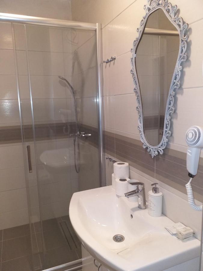 Zeravica Rooms B&B Σρέμσκι Καρλόβτσι Εξωτερικό φωτογραφία