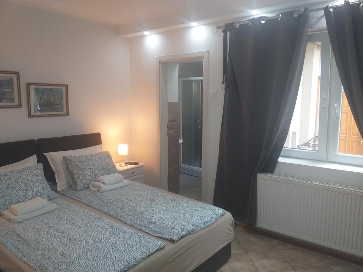 Zeravica Rooms B&B Σρέμσκι Καρλόβτσι Εξωτερικό φωτογραφία