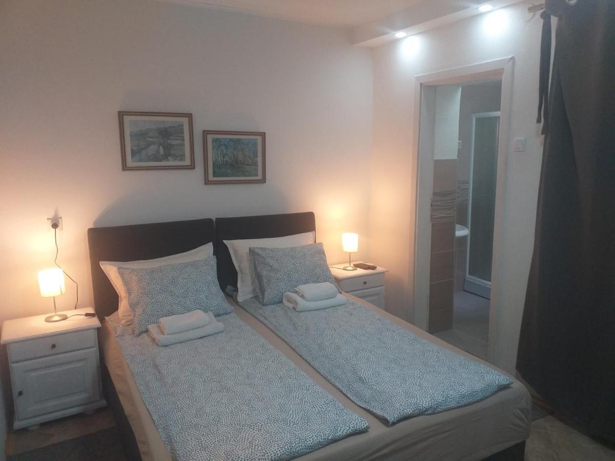 Zeravica Rooms B&B Σρέμσκι Καρλόβτσι Εξωτερικό φωτογραφία