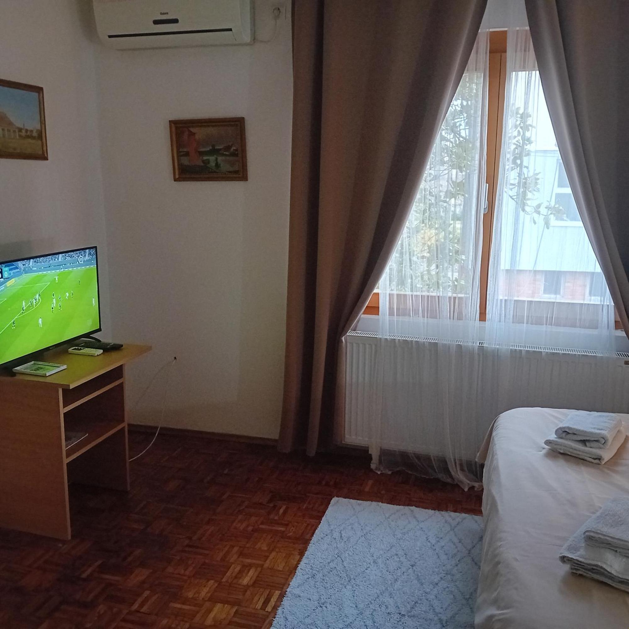 Zeravica Rooms B&B Σρέμσκι Καρλόβτσι Εξωτερικό φωτογραφία