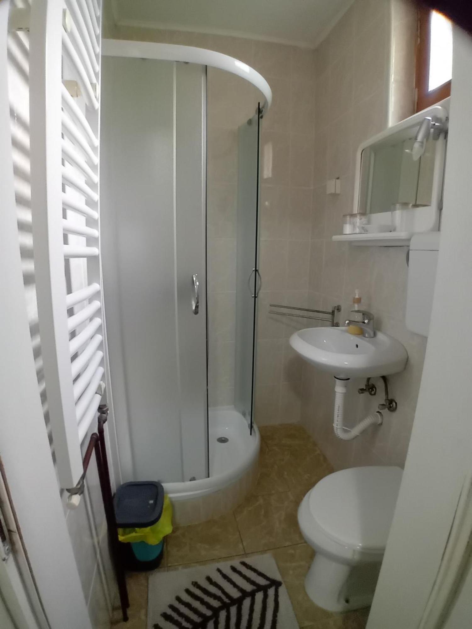 Zeravica Rooms B&B Σρέμσκι Καρλόβτσι Εξωτερικό φωτογραφία